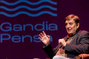 Luis García Montero reivindica en ‘Gandia Pensa’ la cultura y la palabra como defensa frente al autoritarismo y la manipulación