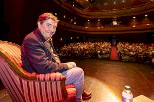 Luis García Montero reivindica en ‘Gandia Pensa’ la cultura y la palabra como defensa frente al autoritarismo y la manipulación - (foto 3)