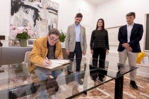 Luis García Montero reivindica en ‘Gandia Pensa’ la cultura y la palabra como defensa frente al autoritarismo y la manipulación - (foto 4)