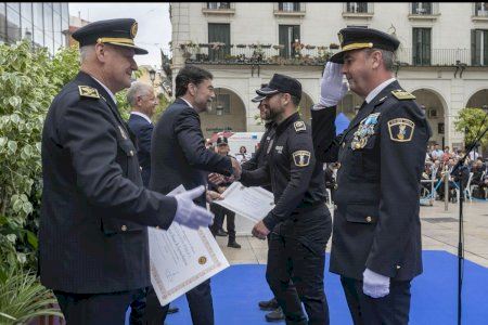 Alicante celebra el Dia de la Policia Local pel seu 179 aniversari amb un emotiu homenatge al comissari José María Conesa en la seua comiat