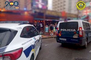 Nueva ofensiva policial en la “zona inglesa” de Benidorm: drogas, armas e incumplimientos en locales de ocio - (foto 2)