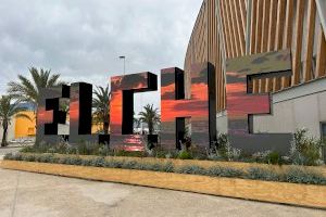 Elche avanza en innovación con nuevas pantallas inteligentes y letras digitales de la ciudad - (foto 2)