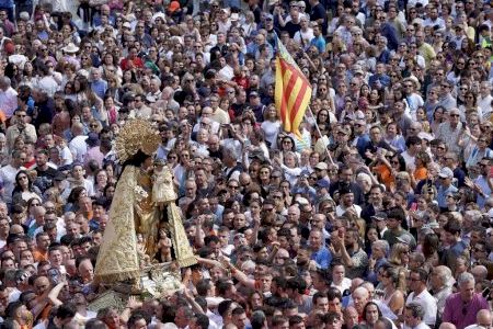 Actos y horarios de la Virgen de los Desamparados en Valencia: misa, traslado, mascletà y procesión este domingo