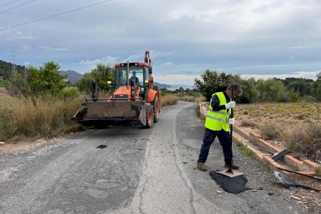 El Ayuntamiento de la Vall d’Uixó adelanta la campaña de bacheo de los caminos rurales