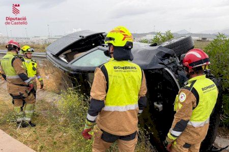 Seis heridos tras el vuelco de una furgoneta en la AP-7 entre Moncofa y Xilxes