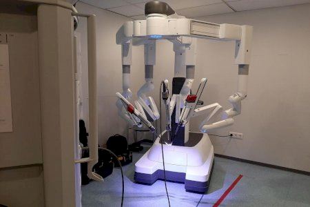 El Hospital Clínico de Valencia supera las 1.000 intervenciones con cirugía robótica Da Vinci