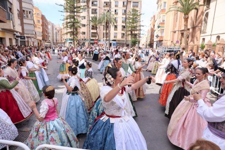 GALERÍA | Burriana convierte la Plaça de les Monges en un gran escenario de tradición con la III Dansà a la Mare de Déu