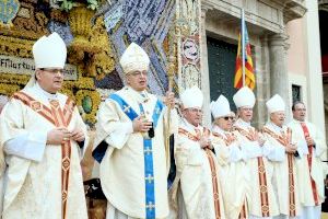 El arzobispo de Valencia reivindica ante la Mare de Déu dels Desemparats una caridad “sin diferencias entre los de aquí y los de fuera” - (foto 4)