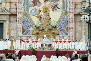 El arzobispo de Valencia reivindica ante la Mare de Déu dels Desemparats una caridad “sin diferencias entre los de aquí y los de fuera” - (foto 6)