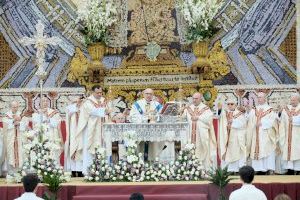 El arzobispo de Valencia reivindica ante la Mare de Déu dels Desemparats una caridad “sin diferencias entre los de aquí y los de fuera” - (foto 2)