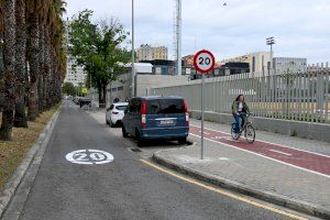 El Ayuntamiento ejecuta medidas de pacificación del tráfico en el entorno del IES Cabanyal - (foto 2)
