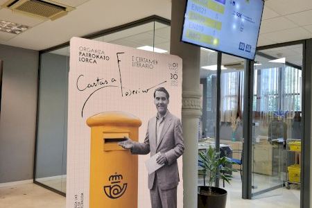 La oficina principal de Correos de Valencia colabora en la difusión del certamen “Cartas a Federico” dedicado a Lorca
