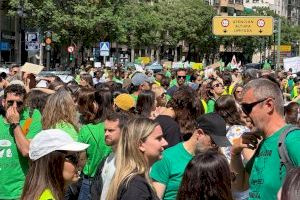 Valencia se tiñe de verde el primer día de huelga indefinida en la educación pública valenciana - (foto 3)