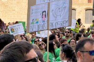 Valencia se tiñe de verde el primer día de huelga indefinida en la educación pública valenciana