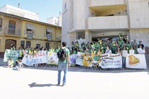 El profesorado de Paiporta se concentra para reclamar una educación pública con recursos y en valenciano - (foto 2)