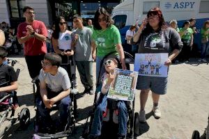 El profesorado lleva a las calles de Burriana su lucha por una educación pública de calidad - (foto 6)