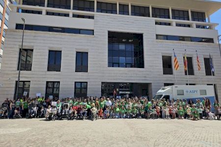 El profesorado lleva a las calles de Burriana su lucha por una educación pública de calidad