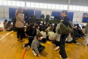 Escolares de Sueca participan en una actividad de la Guardia Civil sobre hábitos saludables y seguridad - (foto 2)