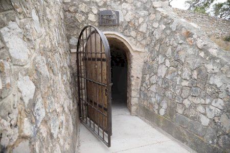 Un refugio antiaéreo de la guerra bajo un conocido faro abrirá sus puertas en plena costa valenciana con un asombroso mirador