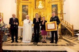 La Policía Local de Gandía recibe la distinción de Hermano Mayor Honorífico por parte de la Hermandad del Silencio