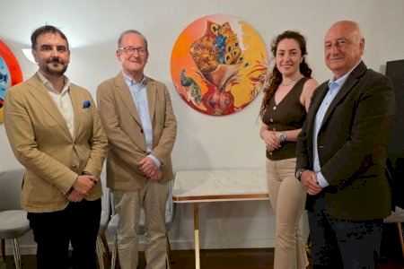 El Casino de Agricultura acoge el “Surrealismo Dorado” de Aleksandra Istorik que explora la belleza y se adentra en la fragilidad de la vida