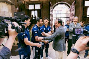 El president de la Generalitat recibe a nuestra selección - (foto 4)