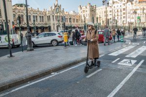 Valencia reduce en 6.000 vehículos diarios sus accesos en abril mientras crece un 10% el uso del carril bici
