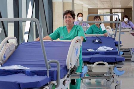 La Fe renueva camas y grúas hospitalarias para optimizar la seguridad y el confort de los pacientes