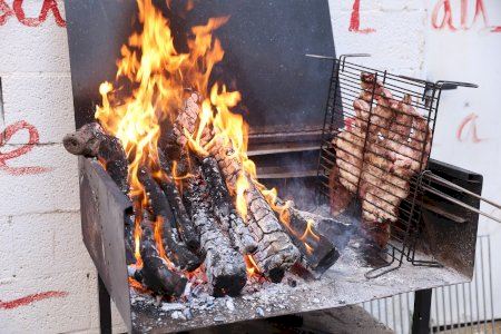 GALERÍA | Vila-real celebra la Nit de la Xulla con tradición, música y el sabor del allioli