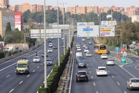 Els valencians perden quatre dies a l’any atrapats en el trànsit de València Els valencians perden quatre dies a l’any atrapats en el trànsit de València