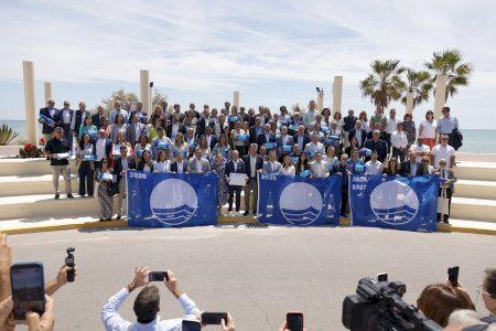 Moncofa arreplega les quatre Banderes Blaves i es consolida com a referent turístic del litoral de Castelló Moncofa arreplega les quatre Banderes Blaves i es consolida com a referent turístic del litoral de Castelló