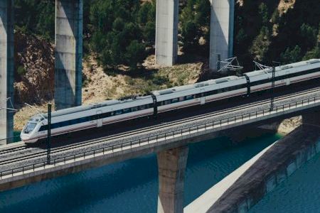 Renfe transforma varios Intercity en Euromed para ganar plazas en la línea Valencia-Castellón-Barcelona Renfe transforma varios Intercity en Euromed para ganar plazas en la línea Valencia-Castellón-Barcelona