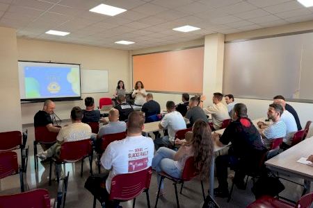 La Policia Local d'Albal es forma en prevenció del suïcidi després de la DANA La Policia Local d'Albal es forma en prevenció del suïcidi després de la DANA