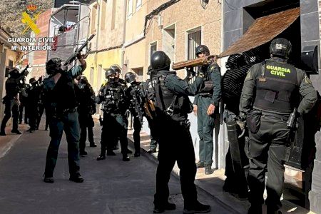 Un incendio intencionado deja atrapados a vecinos en sus casas de Callosa y el detenido acaba huyendo por la sierra con dos perros Un incendio intencionado deja atrapados a vecinos en sus casas de Callosa y el detenido acaba huyendo por la sierra con dos perros