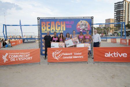 El Beach Volley Tour reunix 400 esportistes a Alacant en la gran festa del vòlei platja El Beach Volley Tour reunix 400 esportistes a Alacant en la gran festa del vòlei platja