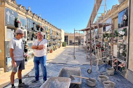 El Ayuntamiento de Crevillent inicia obras de acondicionamiento e impermeabilización de nichos antiguos en el cementerio municipal