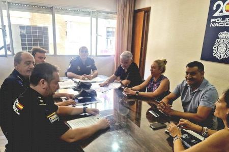 La Policia Local i la Policia Nacional de Benidorm comencen a preparar el dispositiu especial amb motiu del Mundial de Futbol La Policia Local i la Policia Nacional de Benidorm comencen a preparar el dispositiu especial amb motiu del Mundial de Futbol