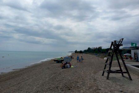Una playa de Castellón se queda sin baño tras detectar contaminación fecal en el agua Una playa de Castellón se queda sin baño tras detectar contaminación fecal en el agua