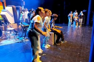 L’IES Jaume I triomfa amb el musical Volum Zero i ompli el Teatre Payà de talent i emoció - (foto 11) L’IES Jaume I triomfa amb el musical Volum Zero i ompli el Teatre Payà de talent i emoció - (foto 11)