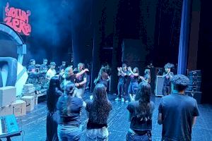 L’IES Jaume I triomfa amb el musical Volum Zero i ompli el Teatre Payà de talent i emoció - (foto 13) L’IES Jaume I triomfa amb el musical Volum Zero i ompli el Teatre Payà de talent i emoció - (foto 13)