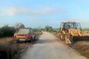 Agricultura junto con el Consorcio de Bomberos repara los caminos rurales de tierra Agricultura junto con el Consorcio de Bomberos repara los caminos rurales de tierra
