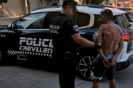 Detienen a un hombre en Crevillent por presunto exhibicionismo sexual ante menores Detienen a un hombre en Crevillent por presunto exhibicionismo sexual ante menores