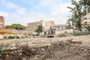 Elda inicia las obras del nuevo aparcamiento gratuito de Emérito Maestre con 160 plazas Elda inicia las obras del nuevo aparcamiento gratuito de Emérito Maestre con 160 plazas