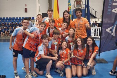 Los alevines del Club Fabraquer de Voley ganan la liga municipal de Alicante por cuarto año consecutivo Los alevines del Club Fabraquer de Voley ganan la liga municipal de Alicante por cuarto año consecutivo