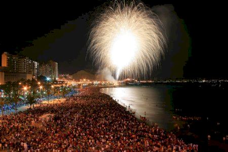 Calendario pirotécnico de Hogueras de Alicante 2026: todas las mascletàs, pirotecnias, Palmera y castillos Calendario pirotécnico de Hogueras de Alicante 2026: todas las mascletàs, pirotecnias, Palmera y castillos