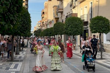 Villajoyosa celebra la festividad de la Virgen de Tíscar con su tradicional romería por las calles del centro urbano y su popular feria Villajoyosa celebra la festividad de la Virgen de Tíscar con su tradicional romería por las calles del centro urbano y su popular feria