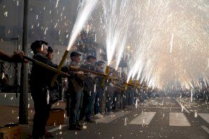 Quart de Poblet celebra una multitudinaria Passejà de Sant Onofre marcada por la emoción, la pólvora y la tradición en su 303 aniversario - (foto 5) Quart de Poblet celebra una multitudinaria Passejà de Sant Onofre marcada por la emoción, la pólvora y la tradición en su 303 aniversario - (foto 5)
