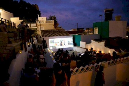 Cullera recupera las noches de cine al aire libre en el barrio del Pou con seis clásicos de humor Cullera recupera las noches de cine al aire libre en el barrio del Pou con seis clásicos de humor
