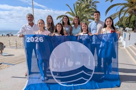 Benicarló da el pistoletazo de salida a la temporada de playas con la izada de las banderas azules