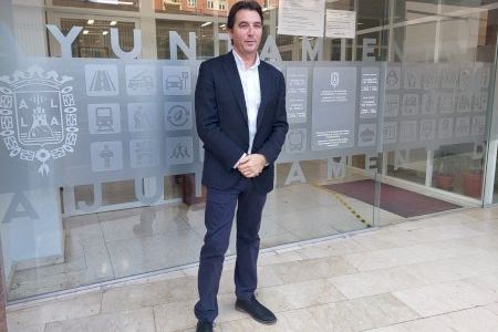 Alicante abona 50 ayudas de 200 € para jóvenes que obtuvieron el carné de conducir en la segunda mitad de 2025